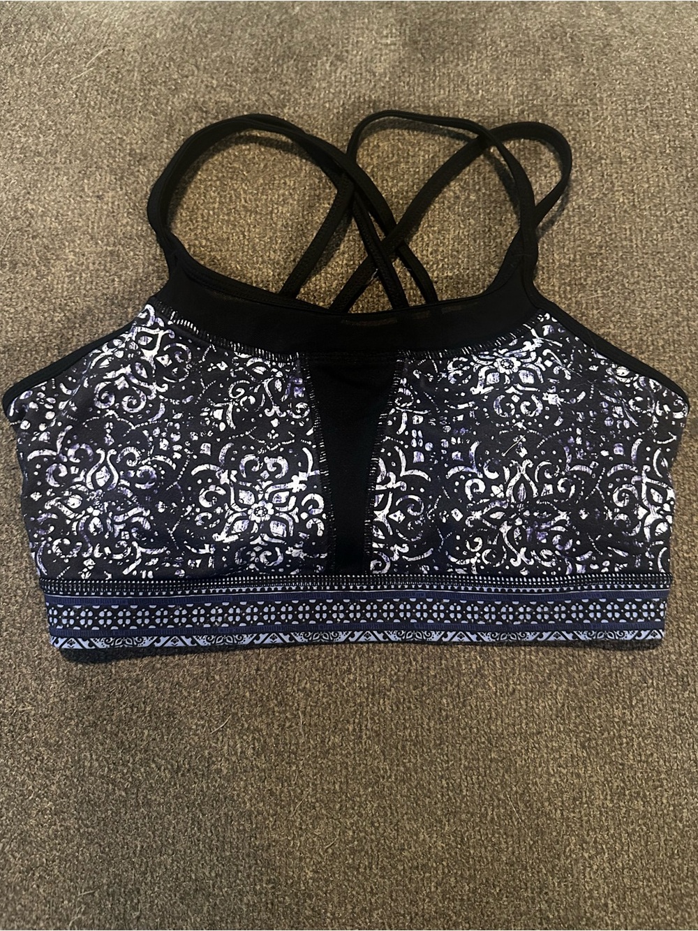GAIAM Black & White Strappy Pattern Sports Bra